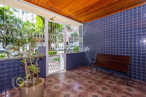 Image 33 - 227900